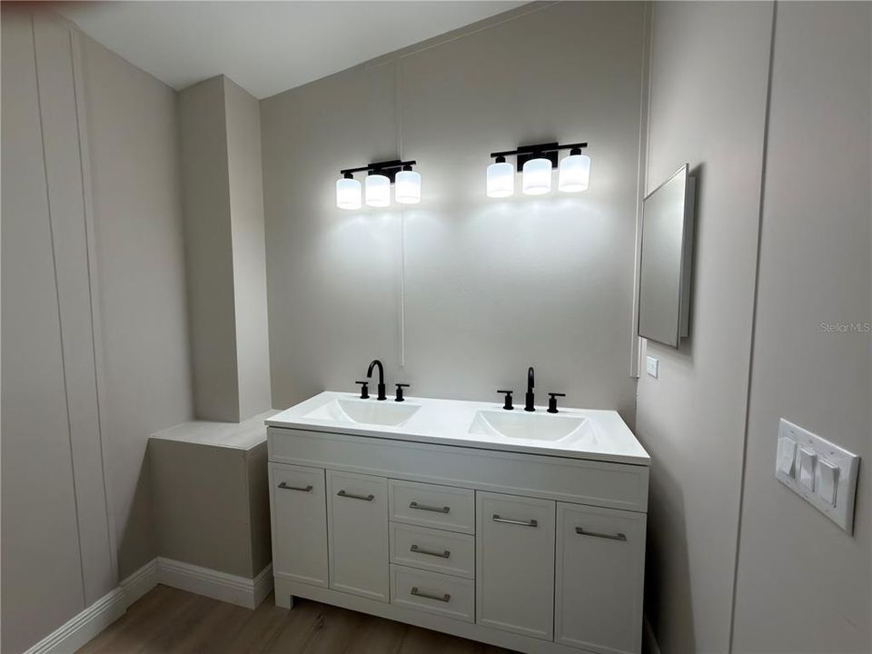 待售: $214,900 (4 贝兹, 2 浴室, 1588 平方英尺)