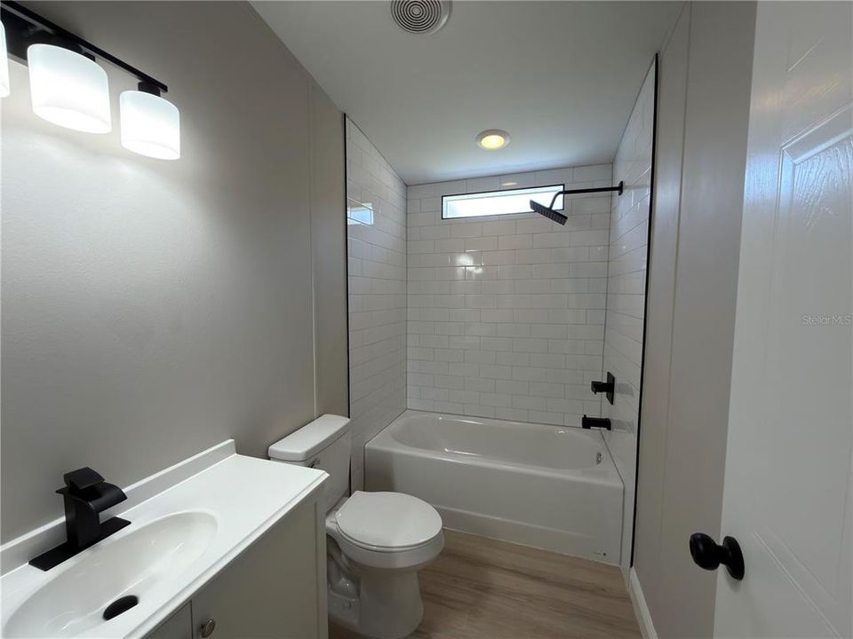 待售: $214,900 (4 贝兹, 2 浴室, 1588 平方英尺)