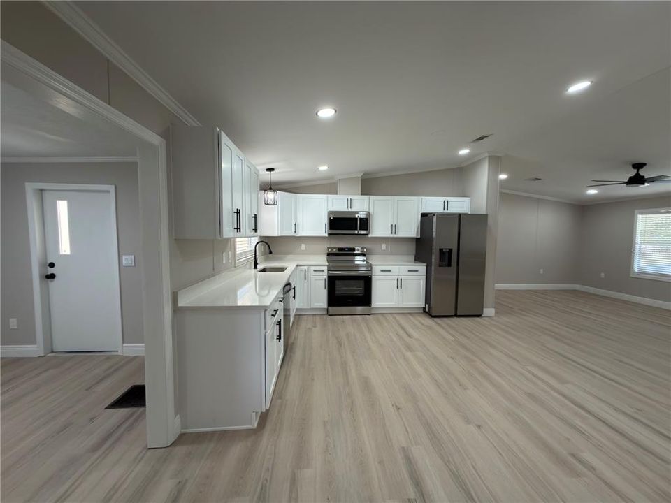 待售: $214,900 (4 贝兹, 2 浴室, 1588 平方英尺)