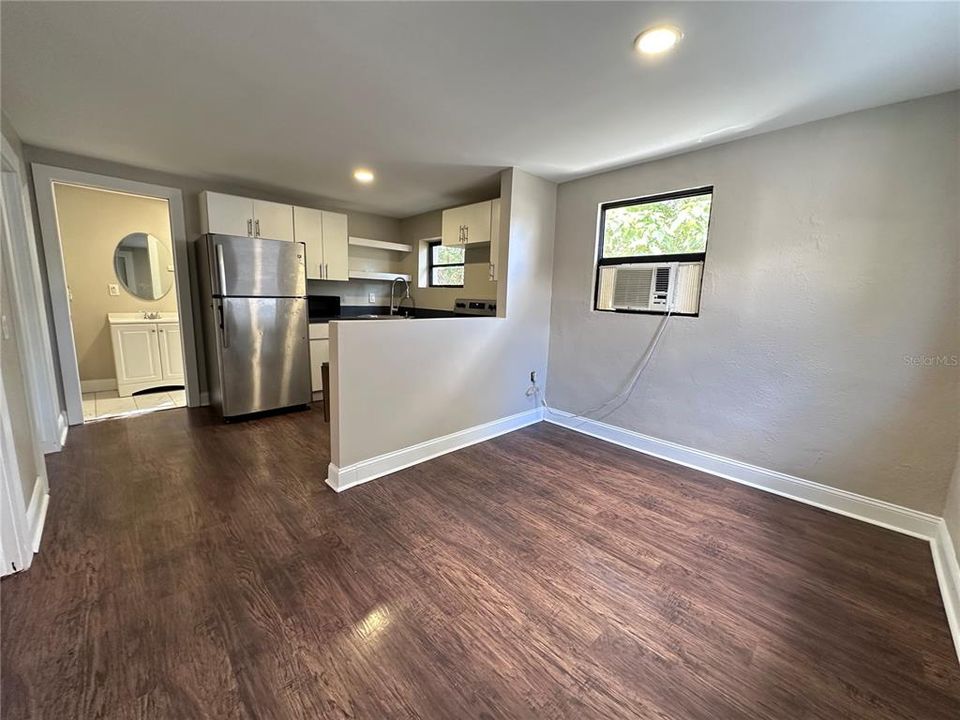 For Rent: $1,800 (2 beds, 1 baths, 576 Square Feet)