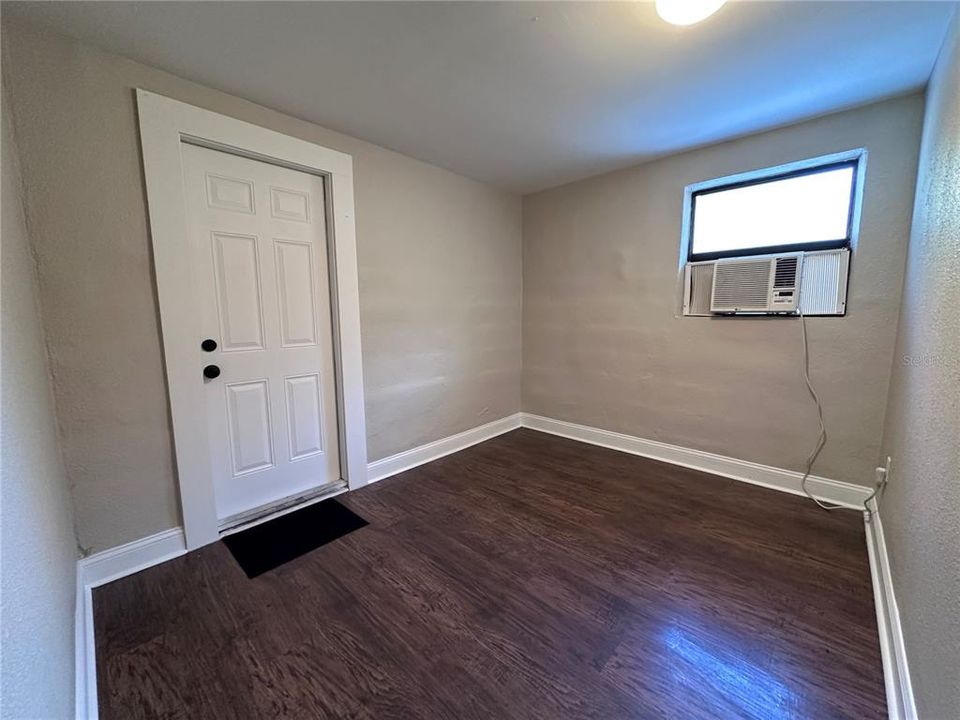 For Rent: $1,800 (2 beds, 1 baths, 576 Square Feet)