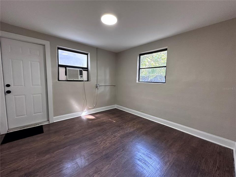For Rent: $1,800 (2 beds, 1 baths, 576 Square Feet)
