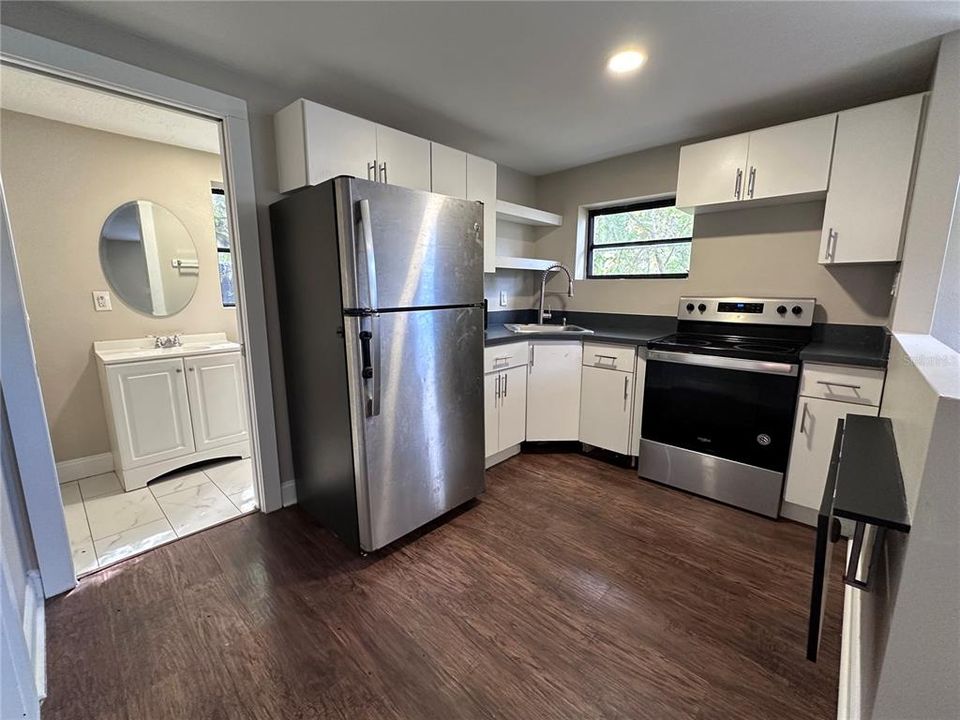 For Rent: $1,800 (2 beds, 1 baths, 576 Square Feet)