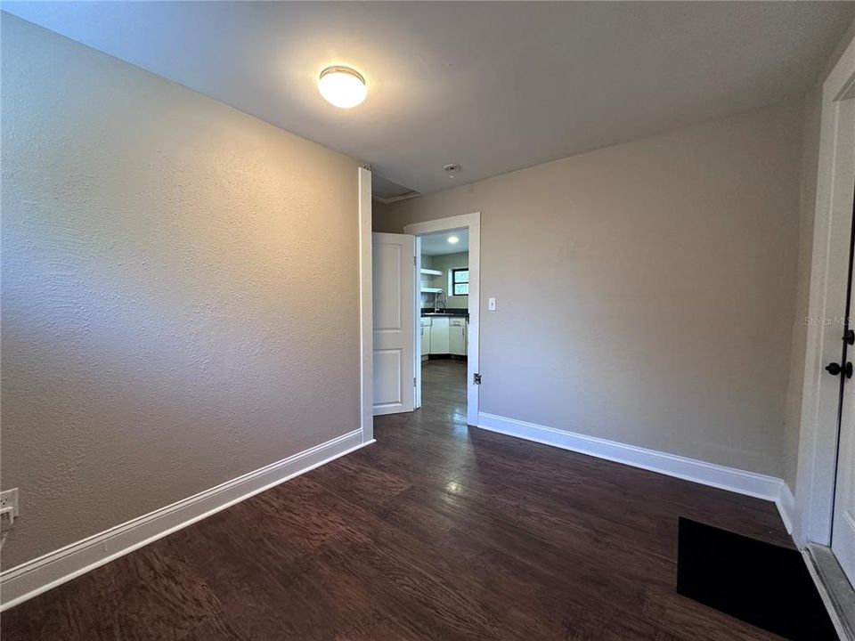 For Rent: $1,800 (2 beds, 1 baths, 576 Square Feet)