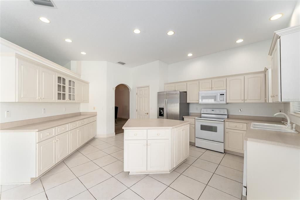 For Sale: $350,000 (3 beds, 2 baths, 2117 Square Feet)