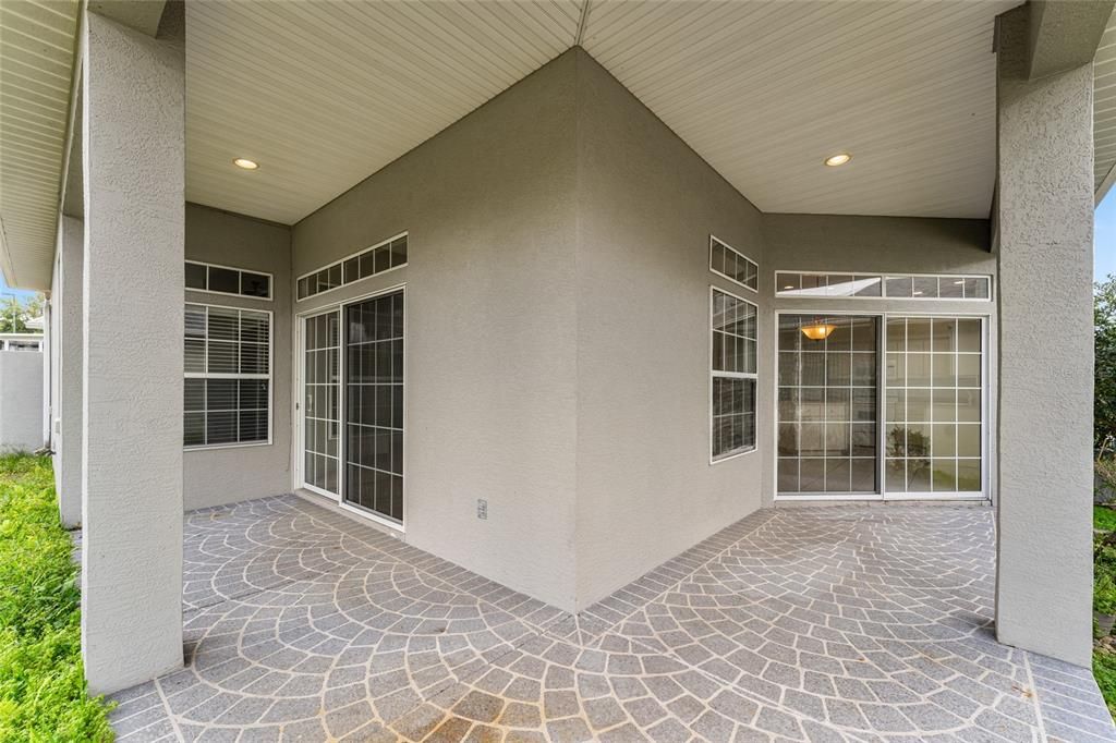 For Sale: $350,000 (3 beds, 2 baths, 2117 Square Feet)