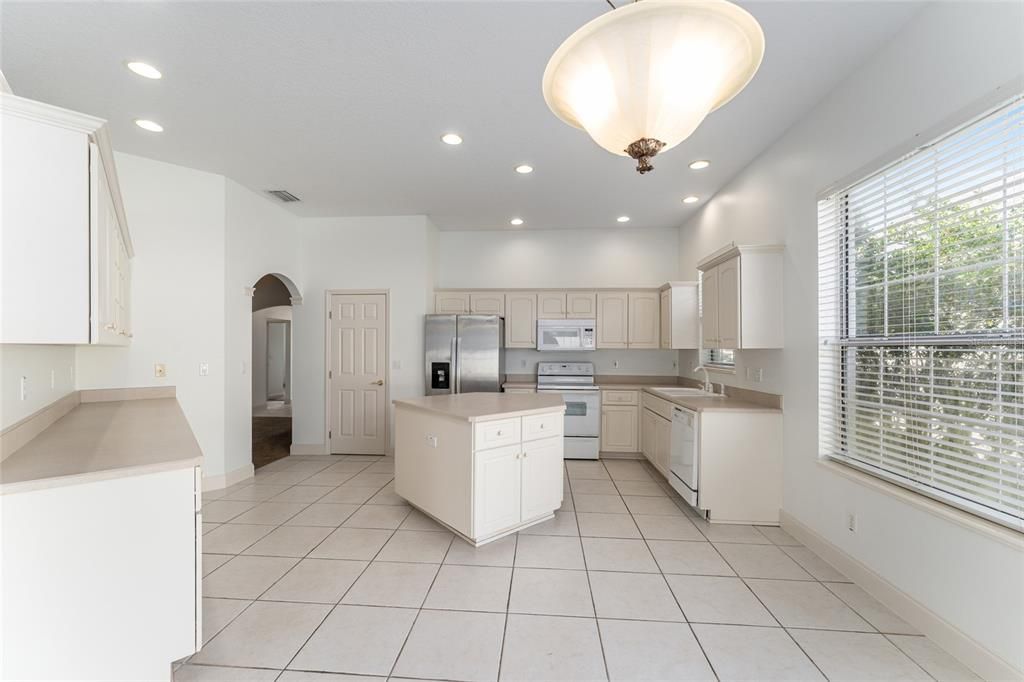 For Sale: $350,000 (3 beds, 2 baths, 2117 Square Feet)