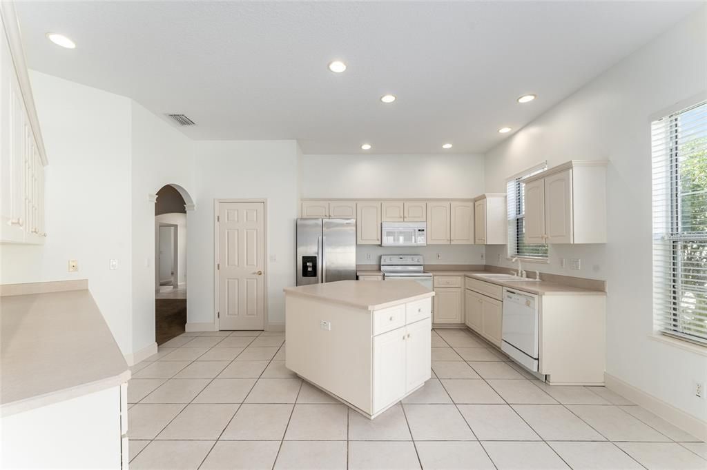 For Sale: $350,000 (3 beds, 2 baths, 2117 Square Feet)