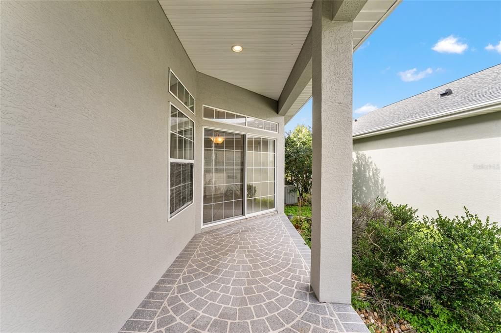 For Sale: $350,000 (3 beds, 2 baths, 2117 Square Feet)