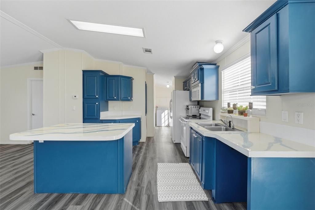 Activo con contrato: $285,000 (2 camas, 2 baños, 1404 Pies cuadrados)