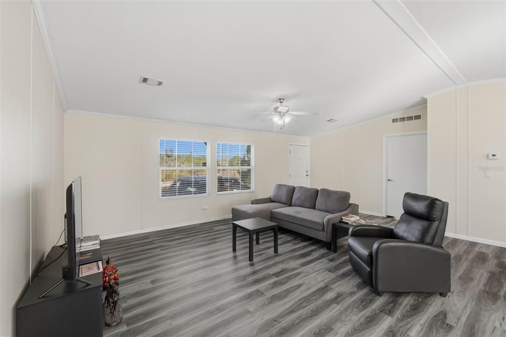 Activo con contrato: $285,000 (2 camas, 2 baños, 1404 Pies cuadrados)