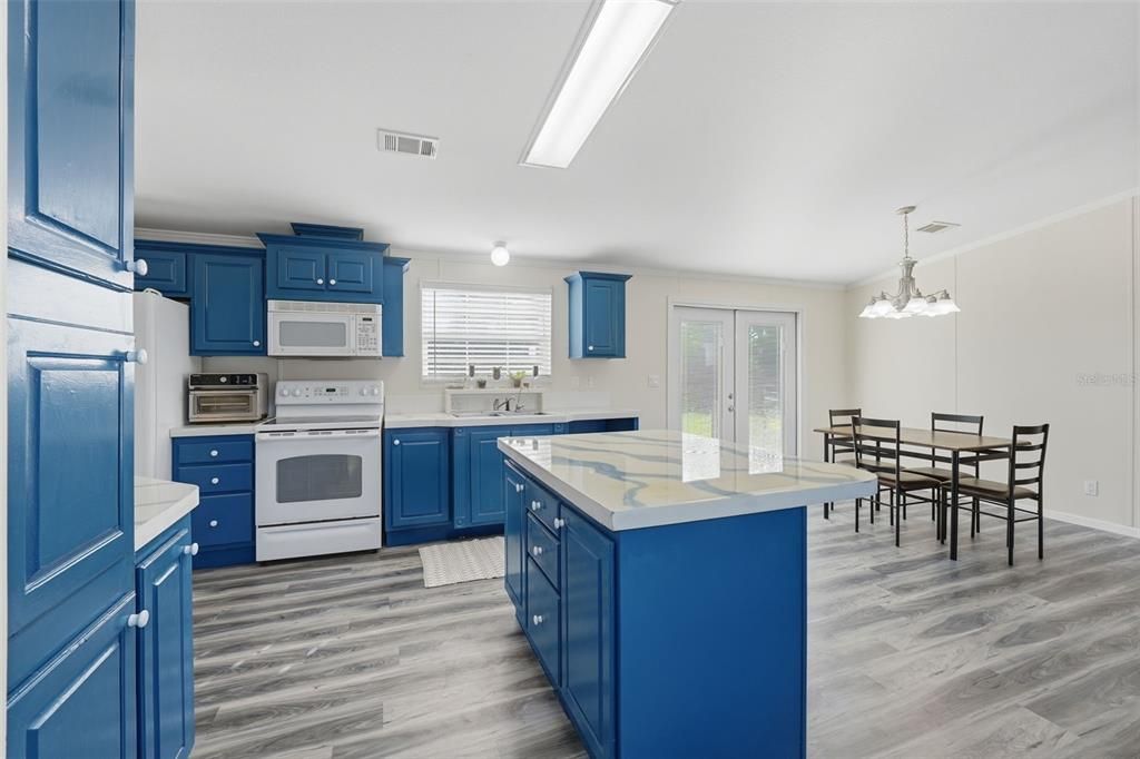 Activo con contrato: $285,000 (2 camas, 2 baños, 1404 Pies cuadrados)