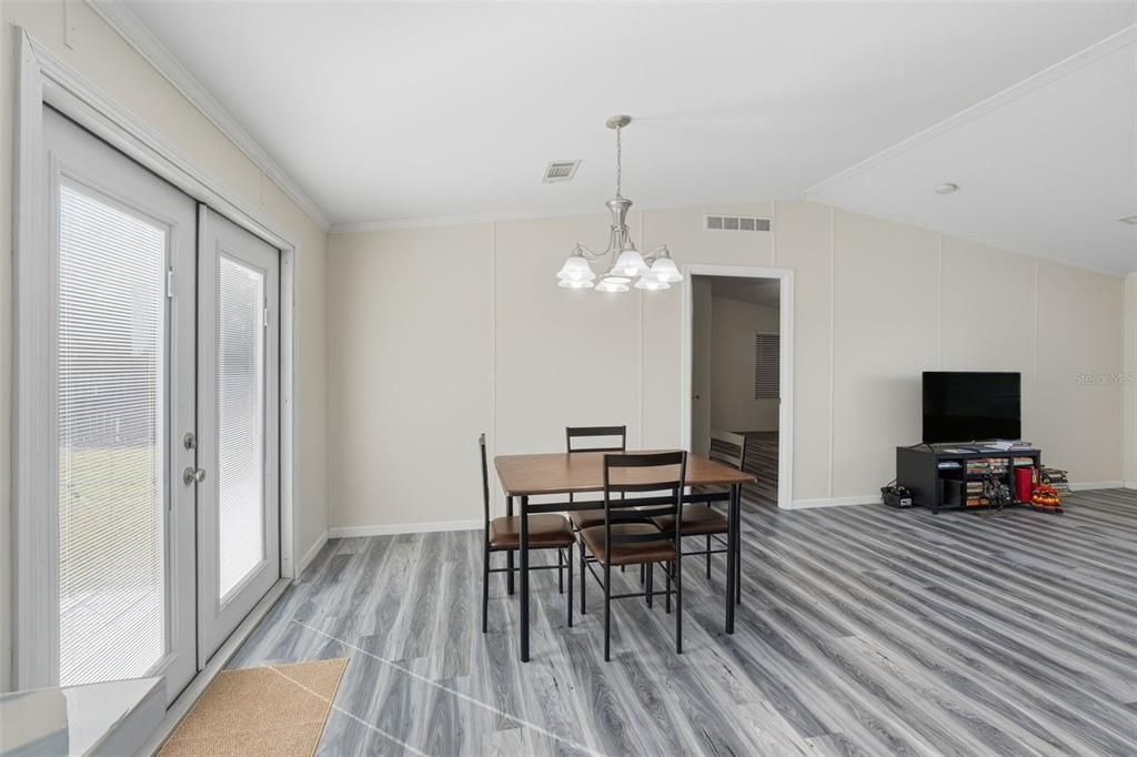 Activo con contrato: $285,000 (2 camas, 2 baños, 1404 Pies cuadrados)