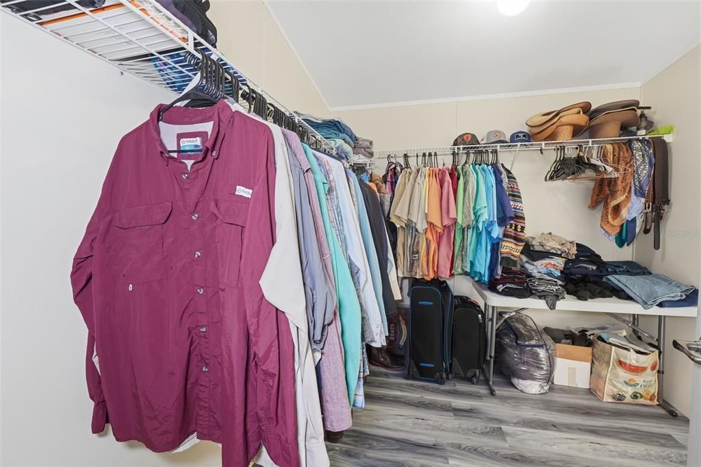 Activo con contrato: $285,000 (2 camas, 2 baños, 1404 Pies cuadrados)