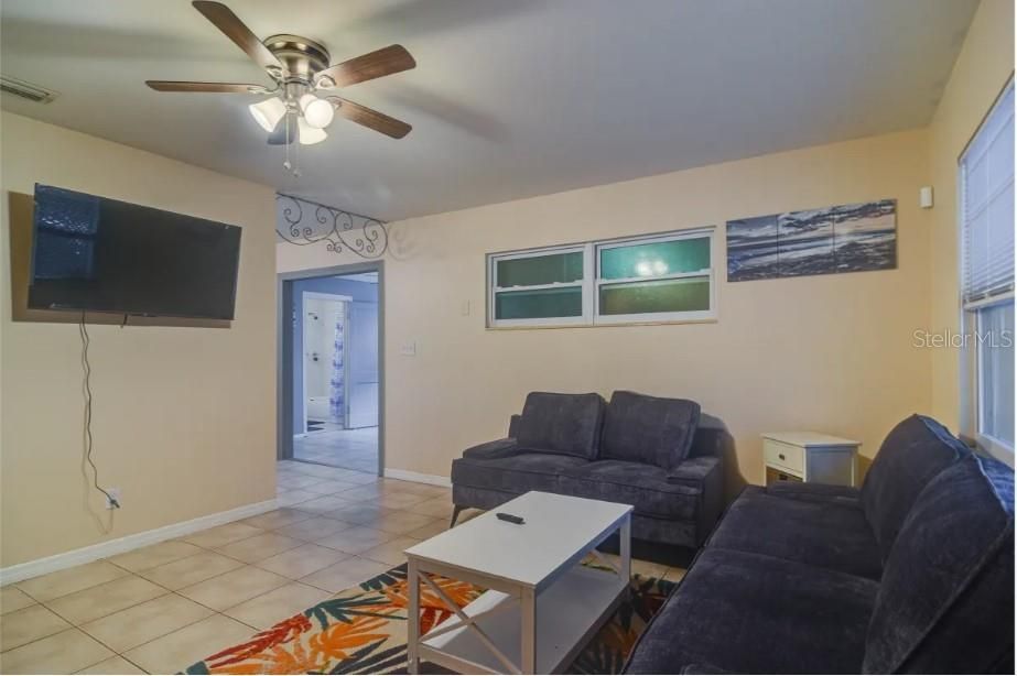 For Rent: $2,375 (3 beds, 2 baths, 1181 Square Feet)