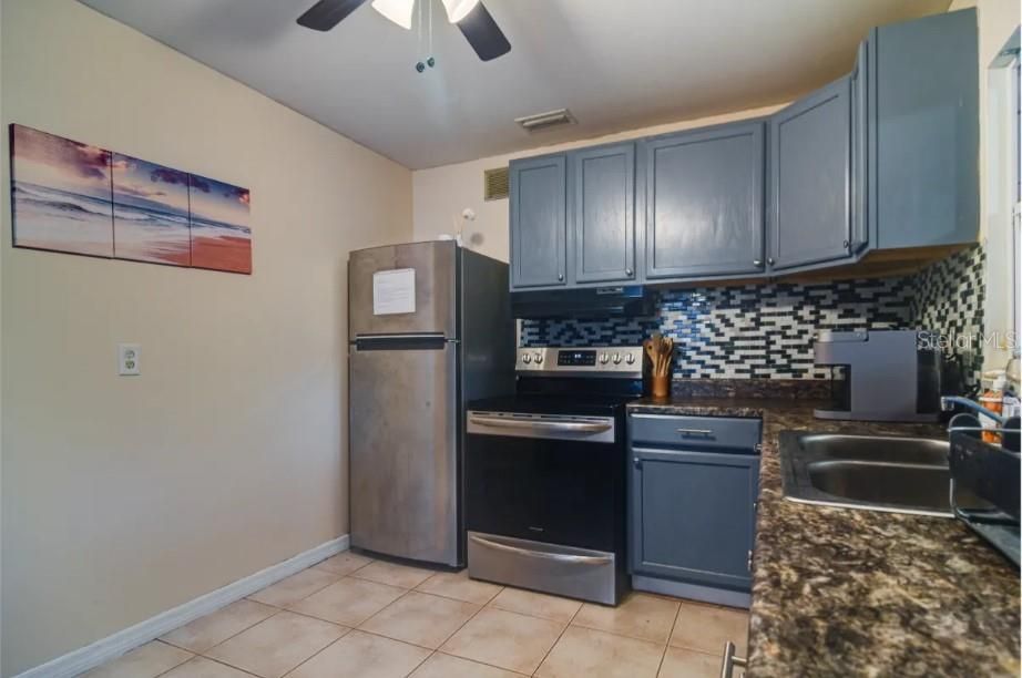For Rent: $2,375 (3 beds, 2 baths, 1181 Square Feet)