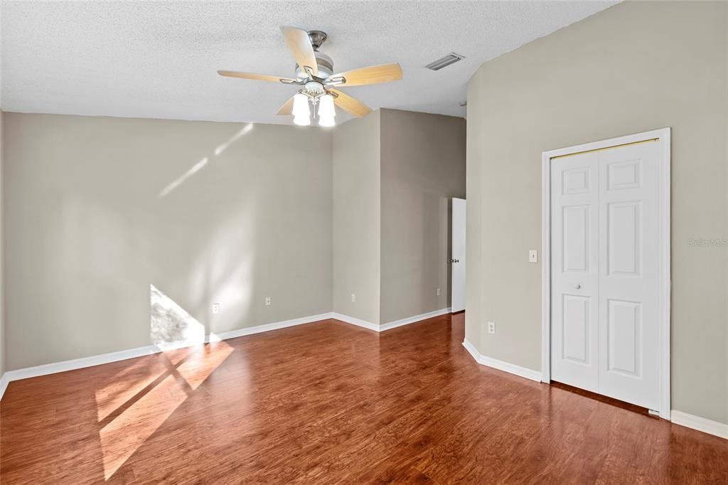 待售: $242,000 (3 贝兹, 3 浴室, 1412 平方英尺)