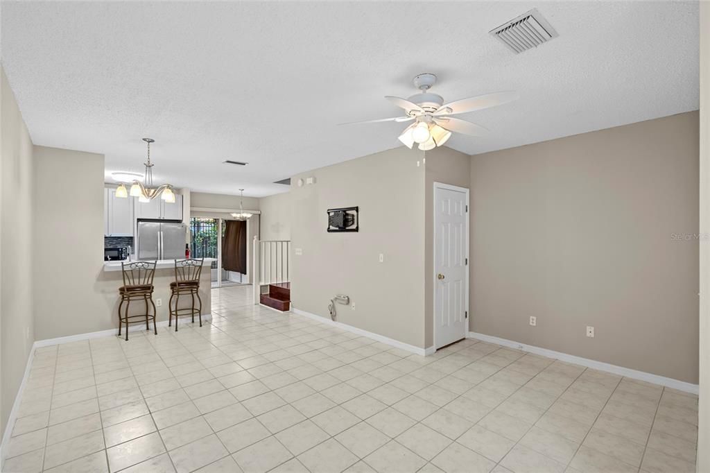 待售: $242,000 (3 贝兹, 3 浴室, 1412 平方英尺)