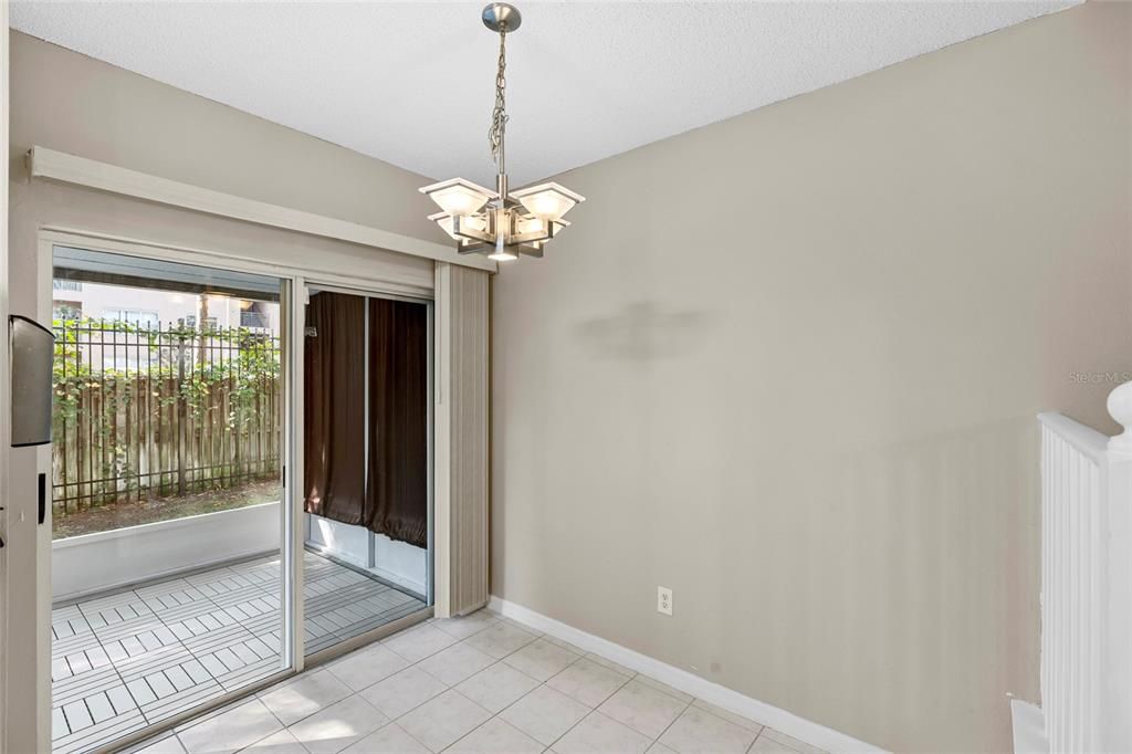 待售: $242,000 (3 贝兹, 3 浴室, 1412 平方英尺)