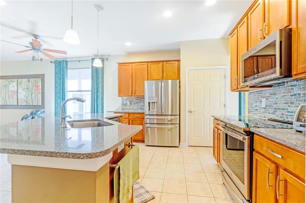 For Sale: $374,900 (3 beds, 2 baths, 1894 Square Feet)