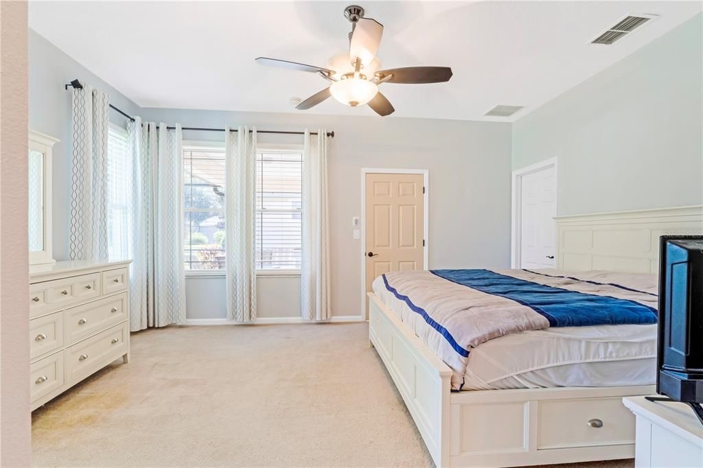 For Sale: $374,900 (3 beds, 2 baths, 1894 Square Feet)