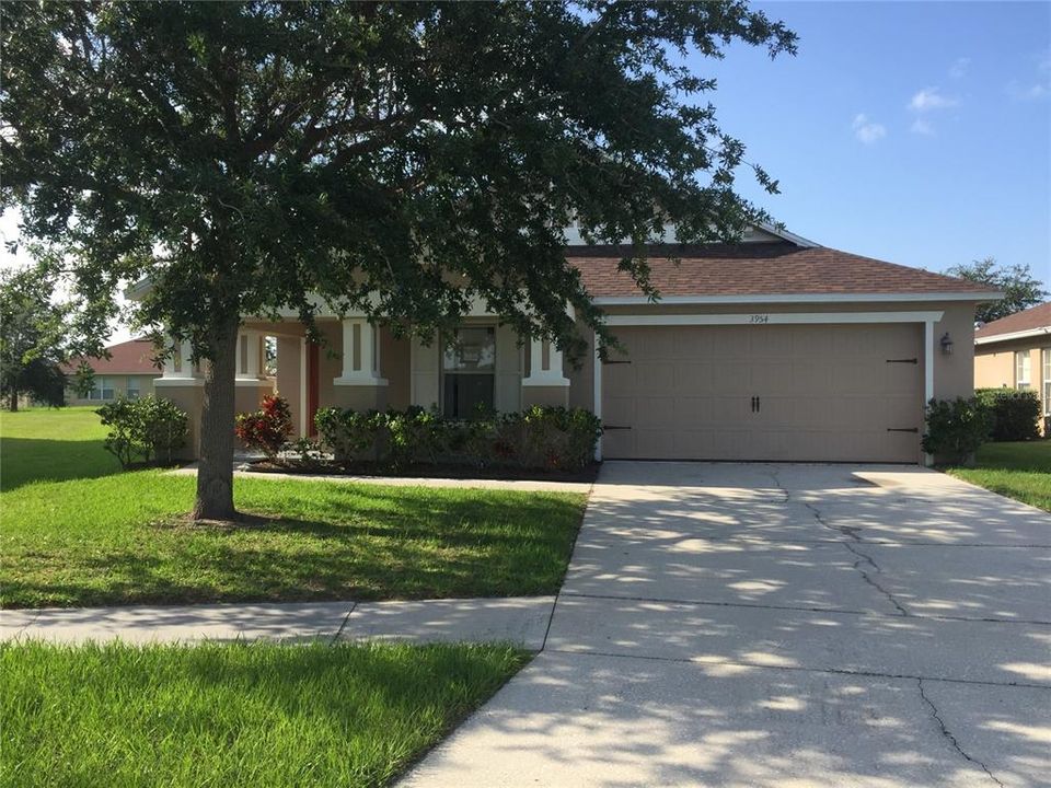 For Rent: $2,000 (3 beds, 2 baths, 1941 Square Feet)