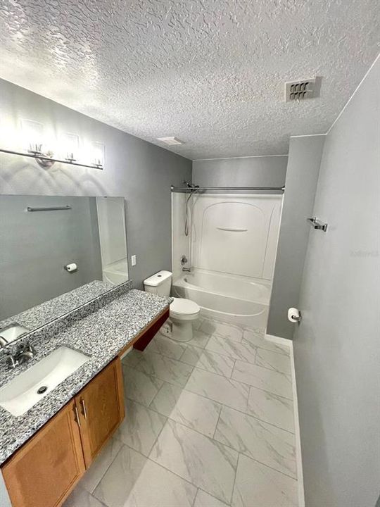 For Rent: $2,000 (3 beds, 2 baths, 1941 Square Feet)