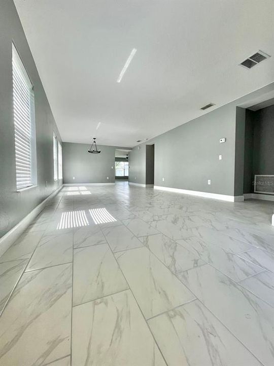 For Rent: $2,000 (3 beds, 2 baths, 1941 Square Feet)