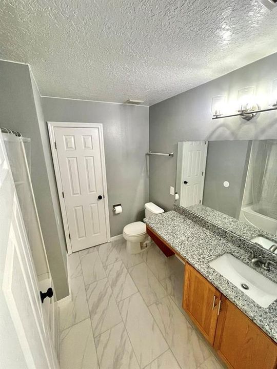 For Rent: $2,000 (3 beds, 2 baths, 1941 Square Feet)