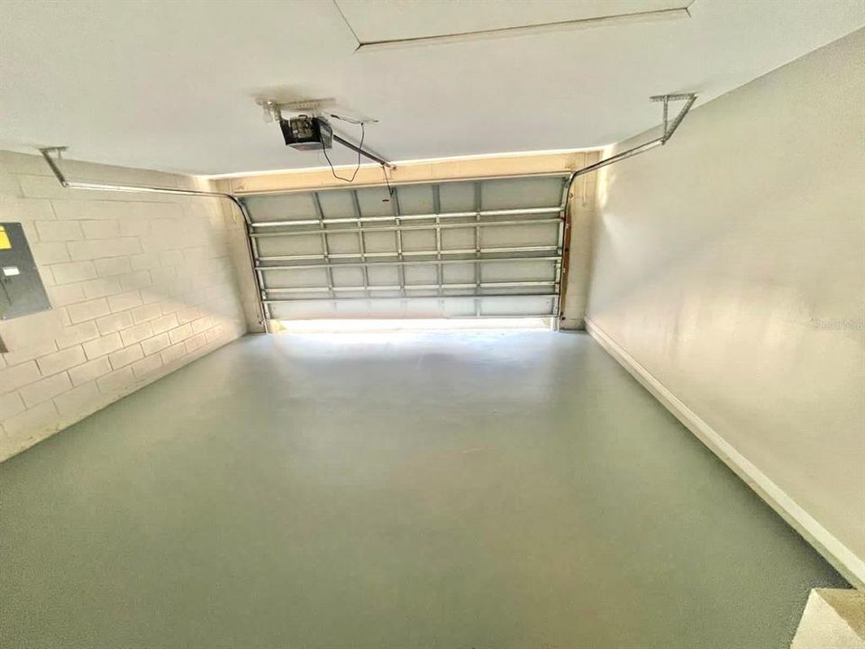 For Rent: $2,000 (3 beds, 2 baths, 1941 Square Feet)