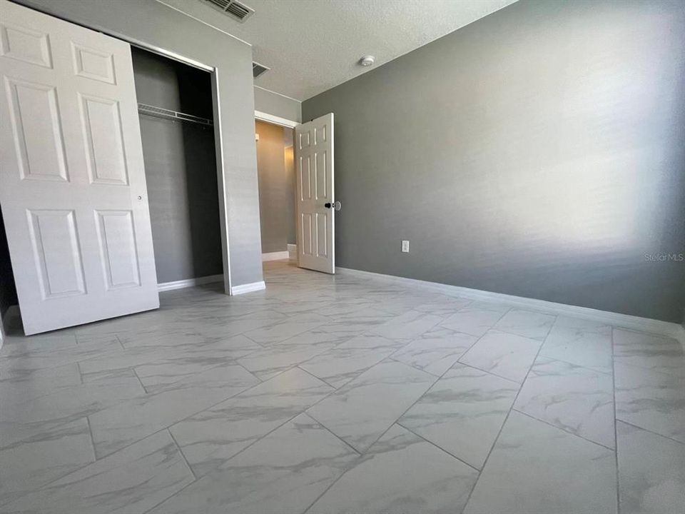 For Rent: $2,000 (3 beds, 2 baths, 1941 Square Feet)