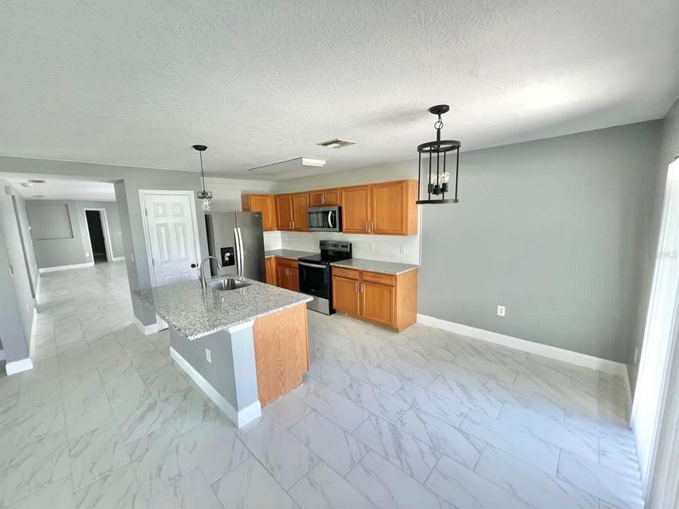 For Rent: $2,000 (3 beds, 2 baths, 1941 Square Feet)