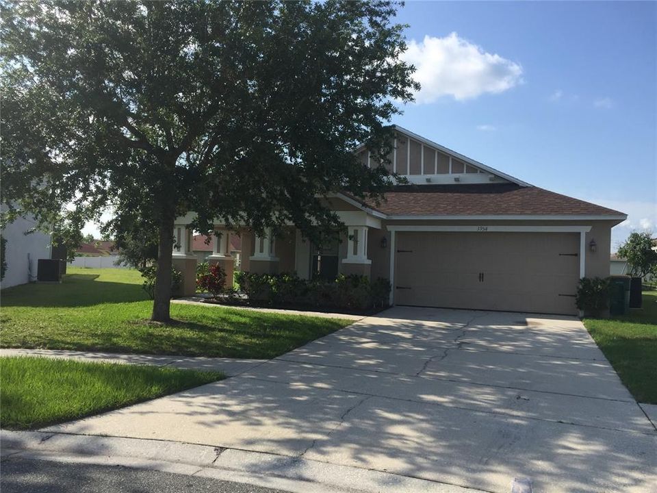 For Rent: $2,000 (3 beds, 2 baths, 1941 Square Feet)