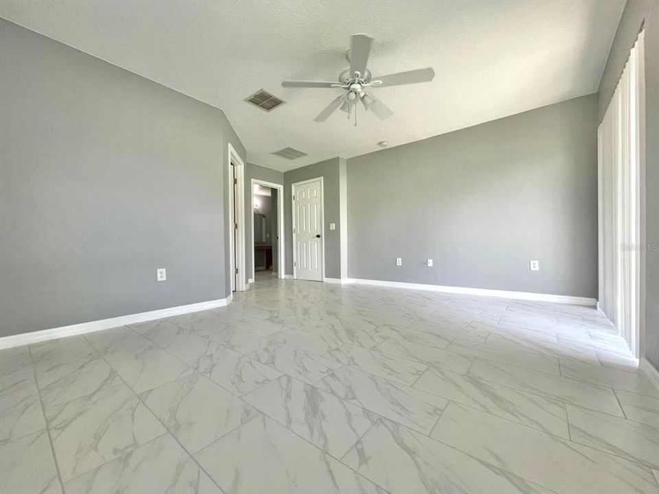 For Rent: $2,000 (3 beds, 2 baths, 1941 Square Feet)