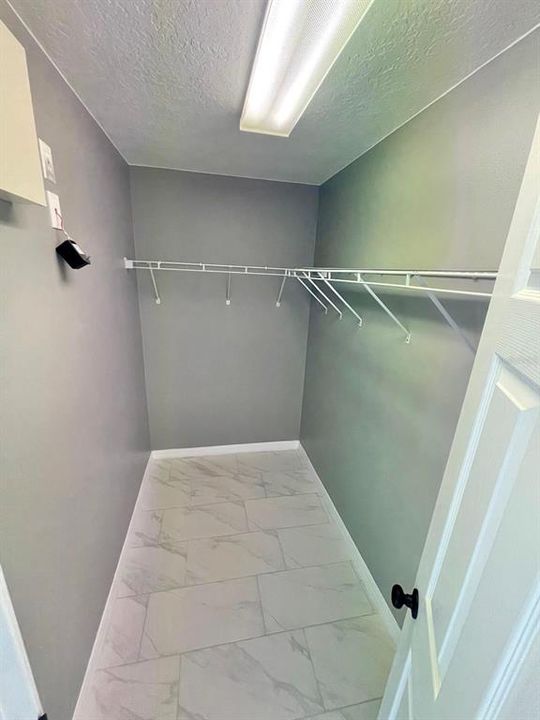 For Rent: $2,000 (3 beds, 2 baths, 1941 Square Feet)