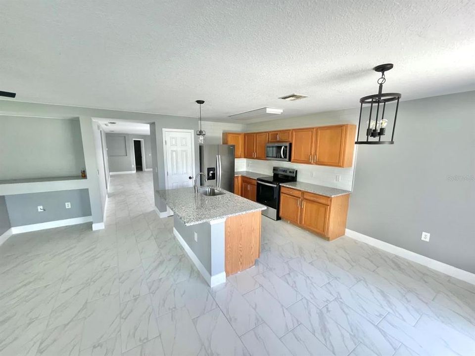 For Rent: $2,000 (3 beds, 2 baths, 1941 Square Feet)