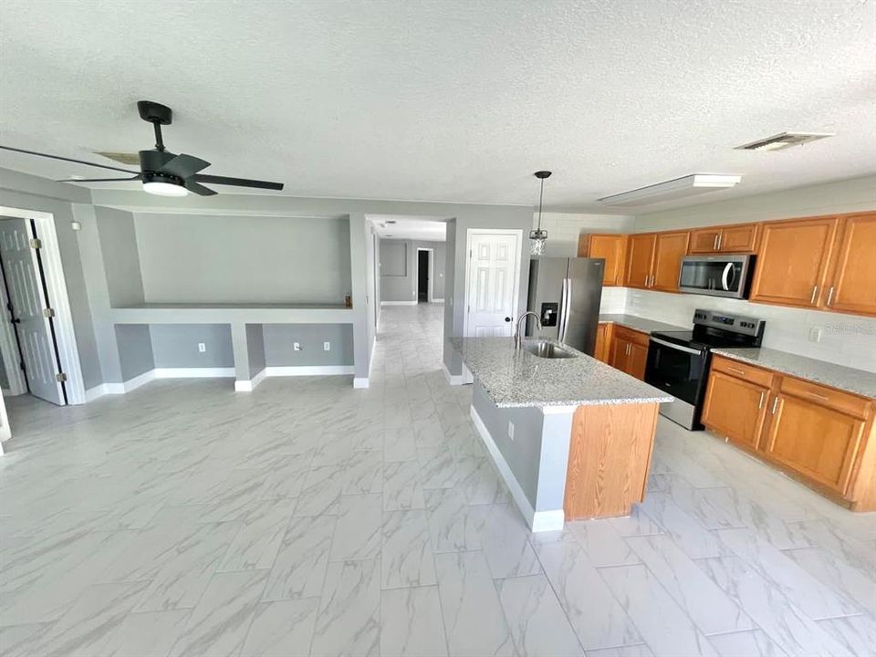 For Rent: $2,000 (3 beds, 2 baths, 1941 Square Feet)