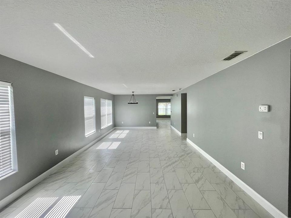 For Rent: $2,000 (3 beds, 2 baths, 1941 Square Feet)