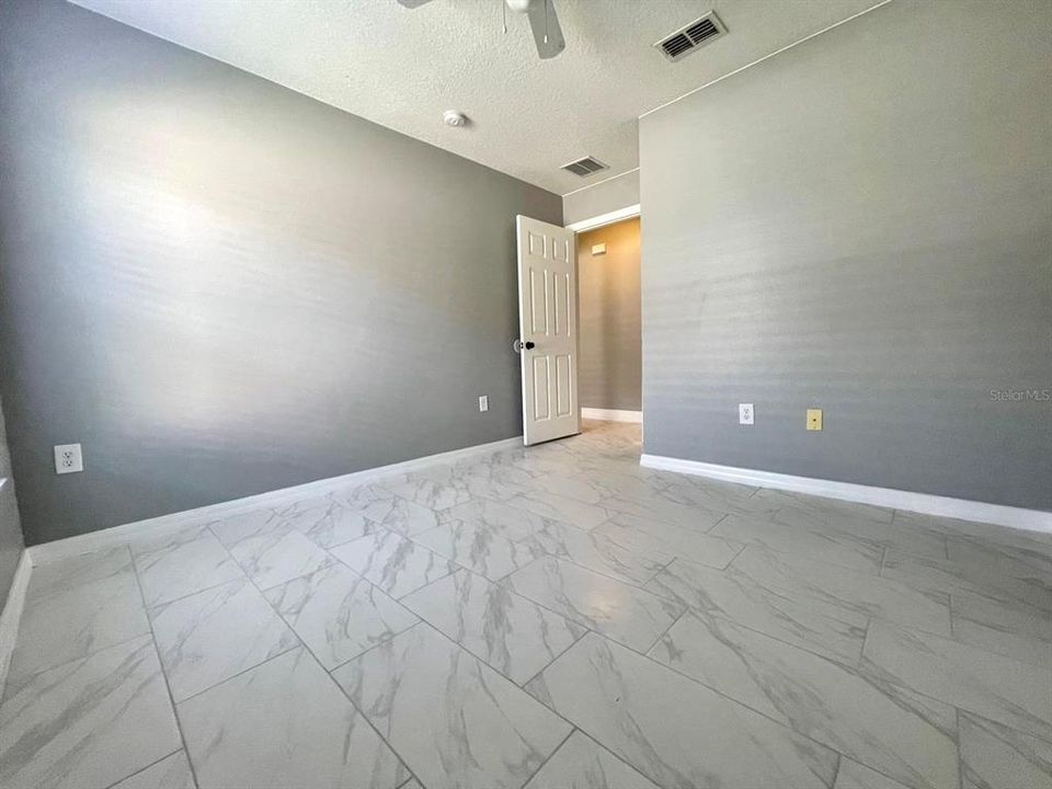 For Rent: $2,000 (3 beds, 2 baths, 1941 Square Feet)