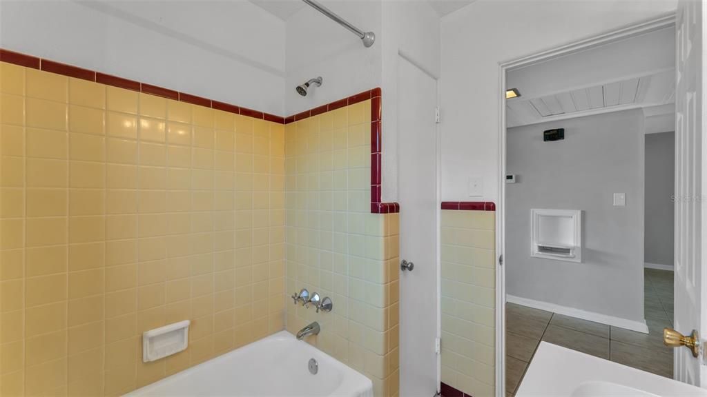 Activo con contrato: $269,900 (3 camas, 2 baños, 1212 Pies cuadrados)