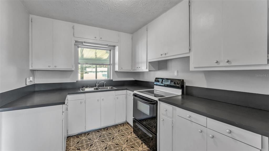 Activo con contrato: $269,900 (3 camas, 2 baños, 1212 Pies cuadrados)