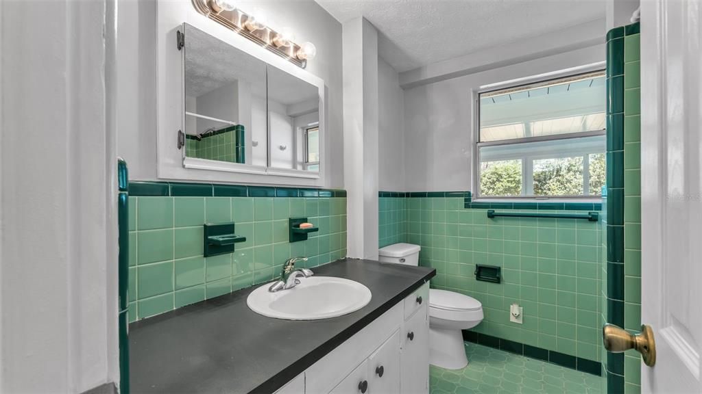 Activo con contrato: $269,900 (3 camas, 2 baños, 1212 Pies cuadrados)