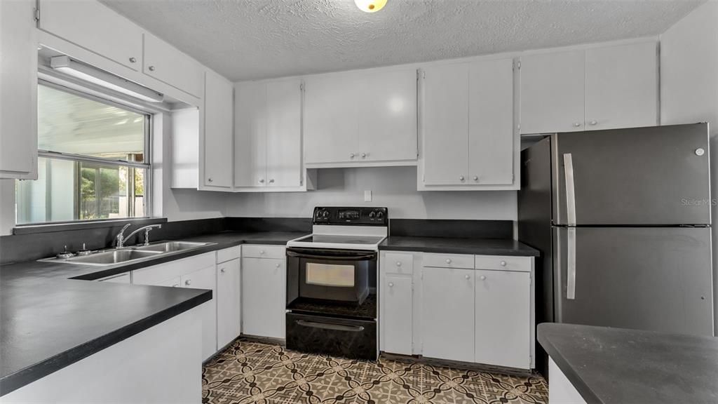 Activo con contrato: $269,900 (3 camas, 2 baños, 1212 Pies cuadrados)