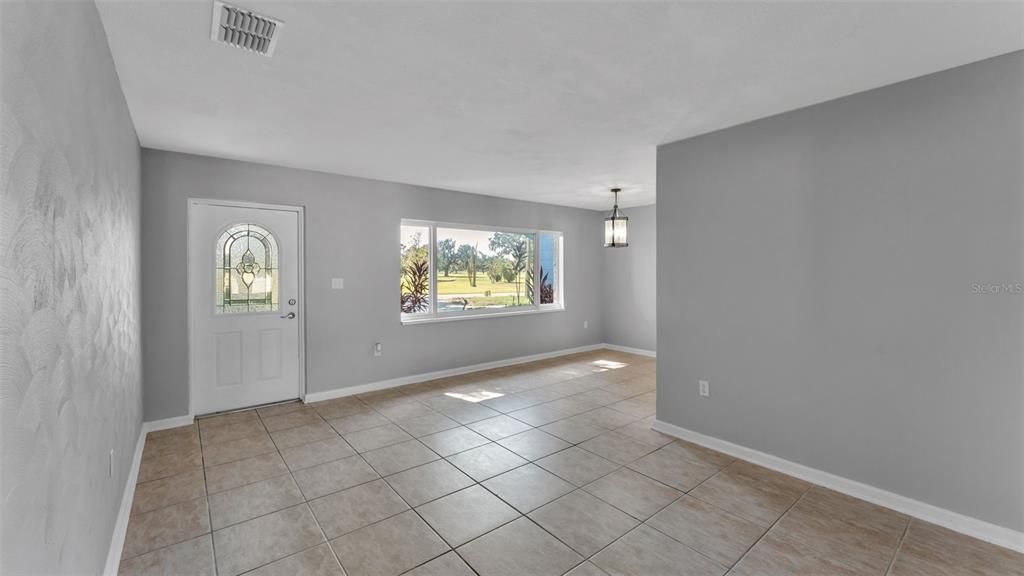 Activo con contrato: $269,900 (3 camas, 2 baños, 1212 Pies cuadrados)