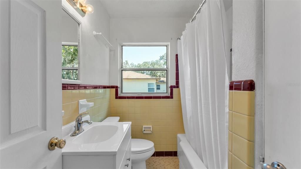 Activo con contrato: $269,900 (3 camas, 2 baños, 1212 Pies cuadrados)