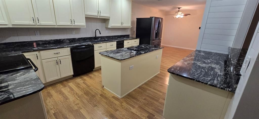 For Rent: $2,400 (3 beds, 2 baths, 2892 Square Feet)