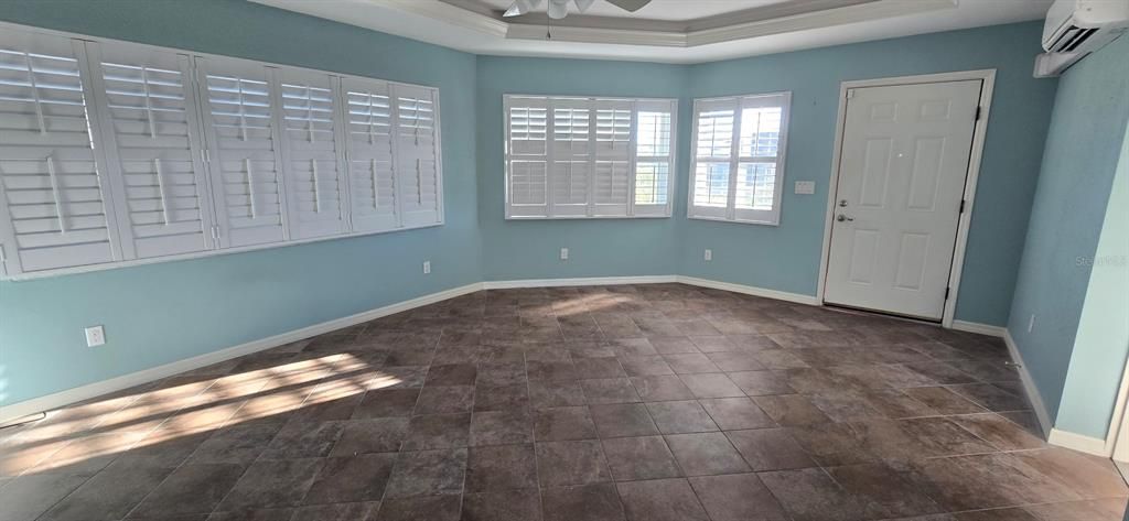 For Rent: $2,400 (3 beds, 2 baths, 2892 Square Feet)