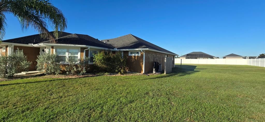 For Rent: $2,400 (3 beds, 2 baths, 2892 Square Feet)