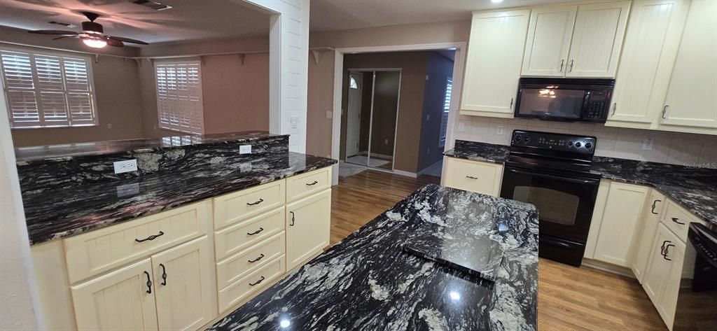 For Rent: $2,400 (3 beds, 2 baths, 2892 Square Feet)