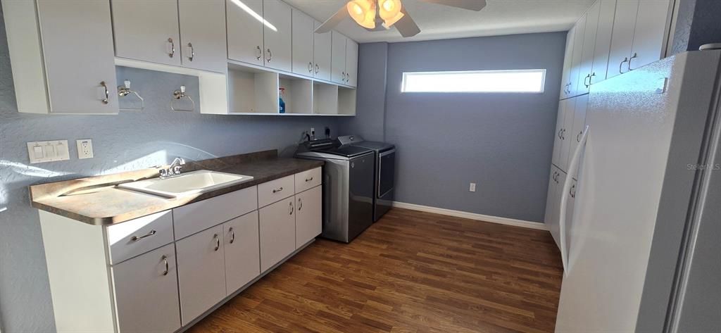 For Rent: $2,400 (3 beds, 2 baths, 2892 Square Feet)